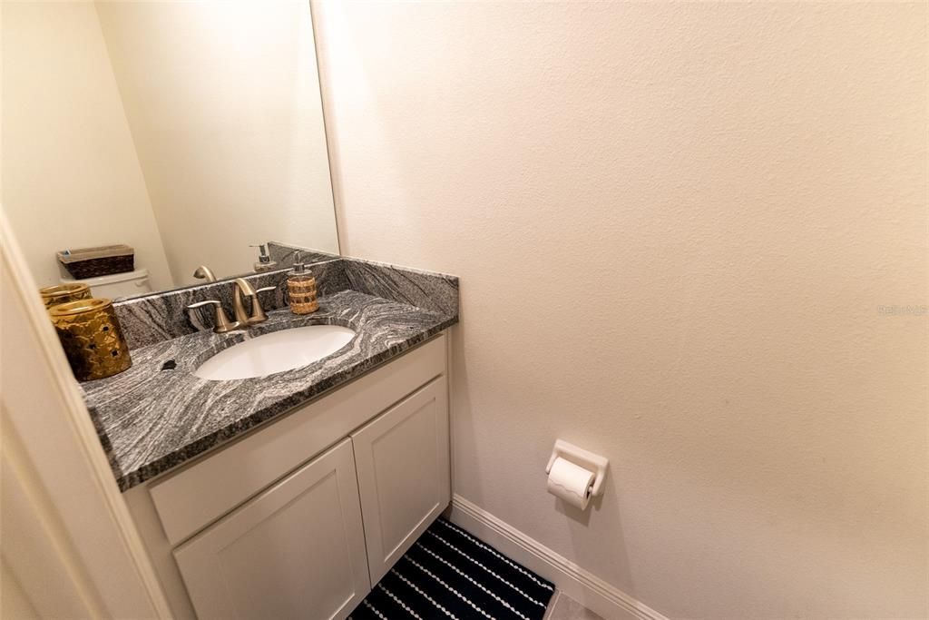 Под контрактом: $359,900 (4 спален, 2 ванн, 2053 Квадратных фут)