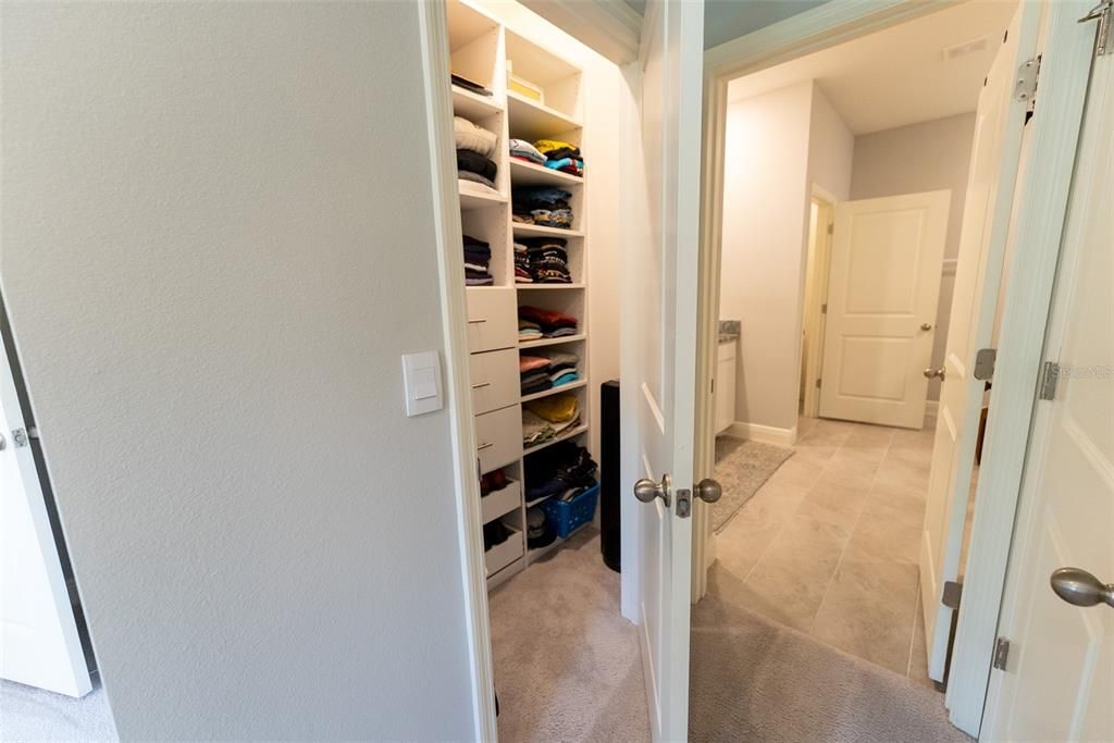 Под контрактом: $359,900 (4 спален, 2 ванн, 2053 Квадратных фут)