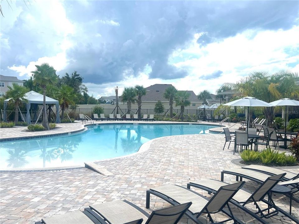 Под контрактом: $359,900 (4 спален, 2 ванн, 2053 Квадратных фут)