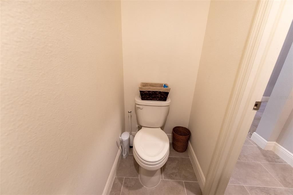 Под контрактом: $359,900 (4 спален, 2 ванн, 2053 Квадратных фут)