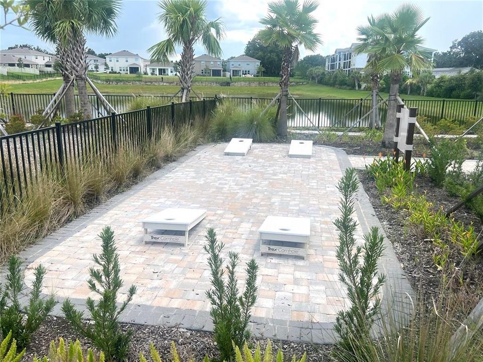 Под контрактом: $359,900 (4 спален, 2 ванн, 2053 Квадратных фут)