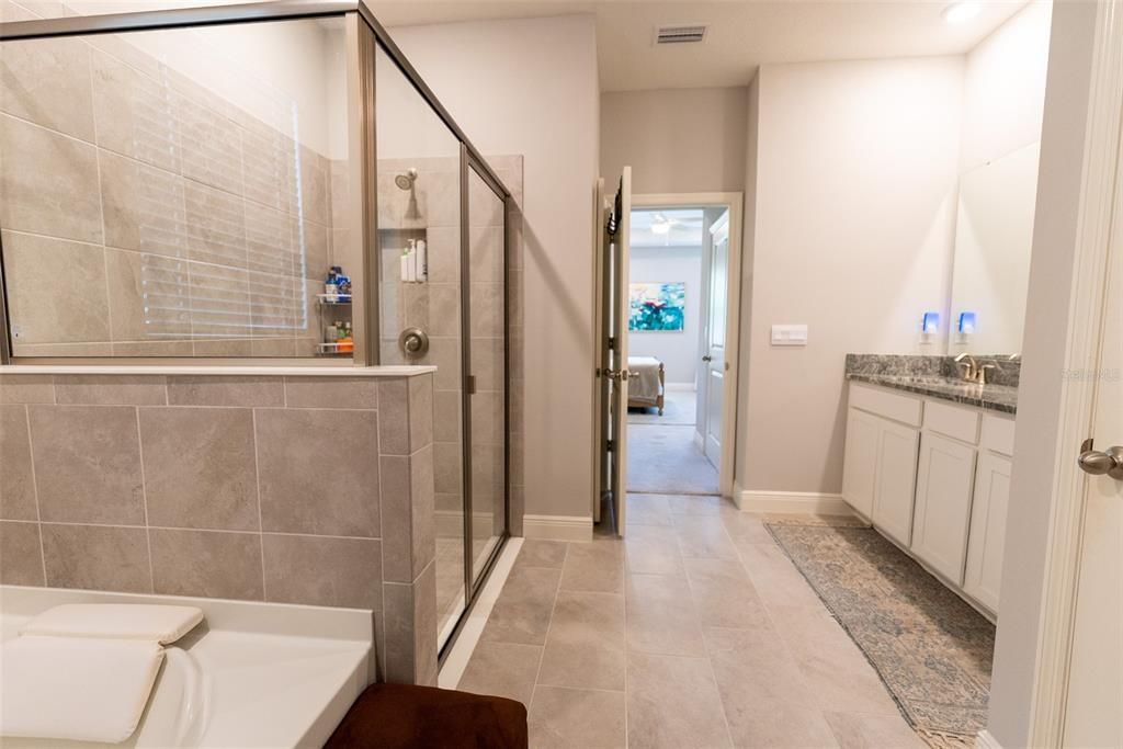 Под контрактом: $359,900 (4 спален, 2 ванн, 2053 Квадратных фут)