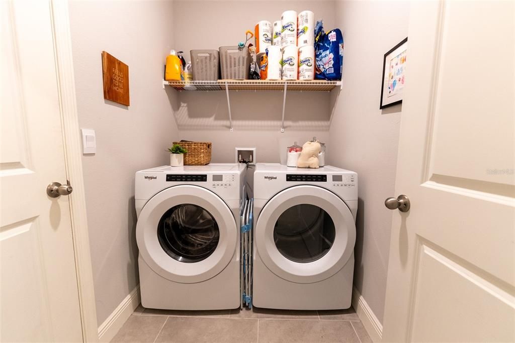 Под контрактом: $359,900 (4 спален, 2 ванн, 2053 Квадратных фут)