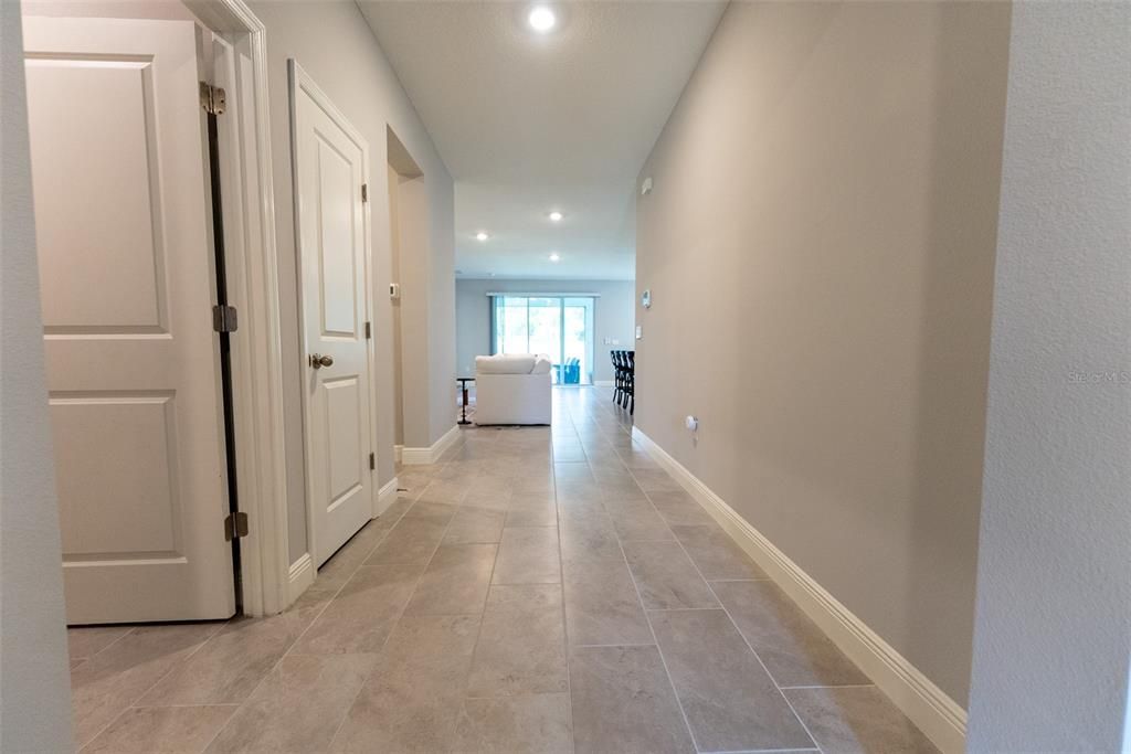 Под контрактом: $359,900 (4 спален, 2 ванн, 2053 Квадратных фут)