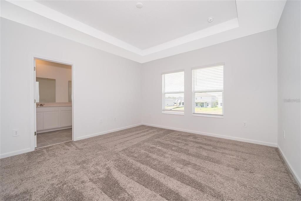 合同活跃: $1,700 (3 贝兹, 2 浴室, 1830 平方英尺)