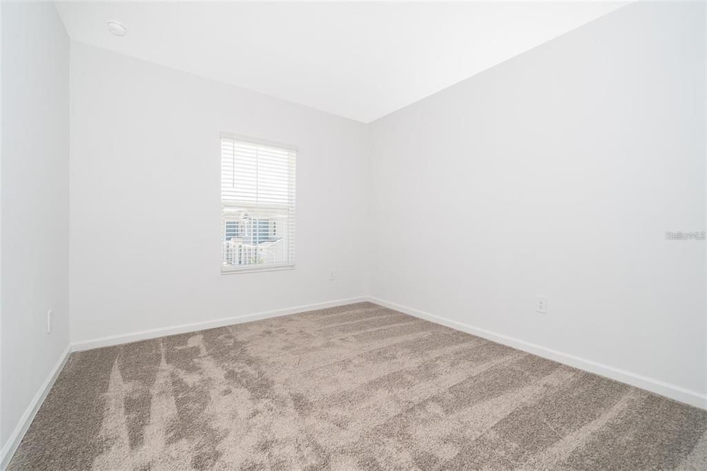 合同活跃: $1,700 (3 贝兹, 2 浴室, 1830 平方英尺)