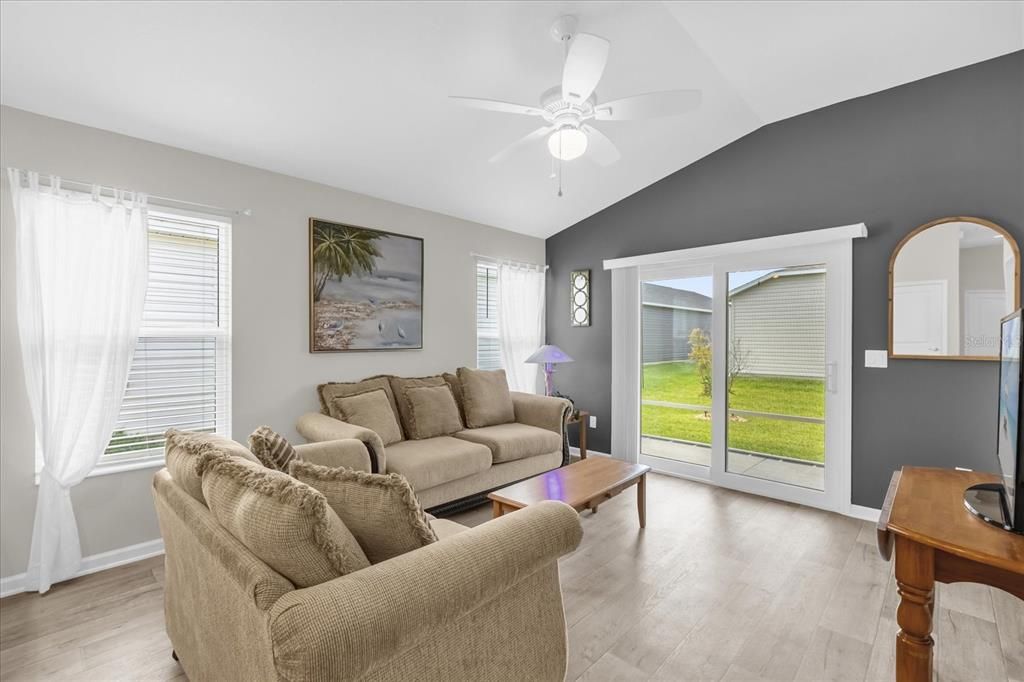 En Venta: $262,900 (2 camas, 2 baños, 979 Pies cuadrados)