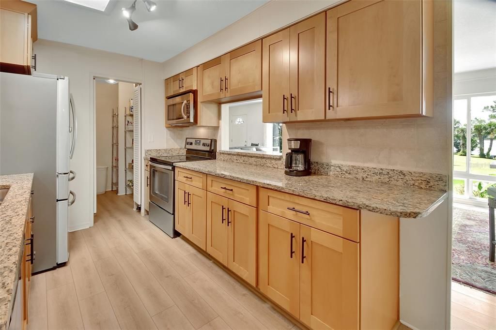 待售: $699,000 (4 贝兹, 2 浴室, 2498 平方英尺)