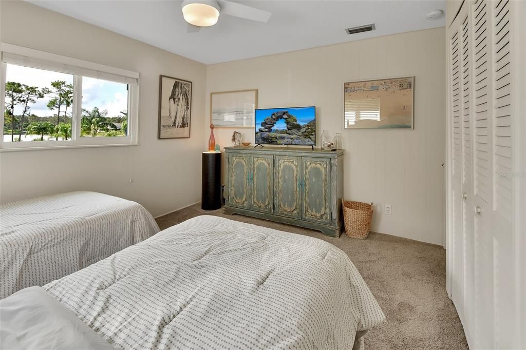 待售: $699,000 (4 贝兹, 2 浴室, 2498 平方英尺)