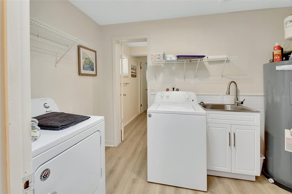 待售: $699,000 (4 贝兹, 2 浴室, 2498 平方英尺)