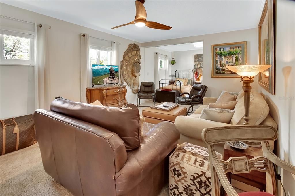 待售: $699,000 (4 贝兹, 2 浴室, 2498 平方英尺)