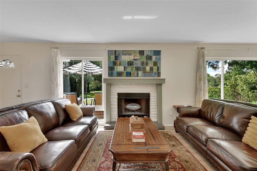 待售: $699,000 (4 贝兹, 2 浴室, 2498 平方英尺)