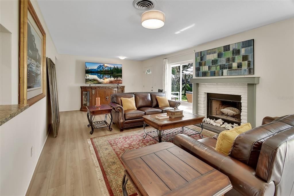 待售: $699,000 (4 贝兹, 2 浴室, 2498 平方英尺)