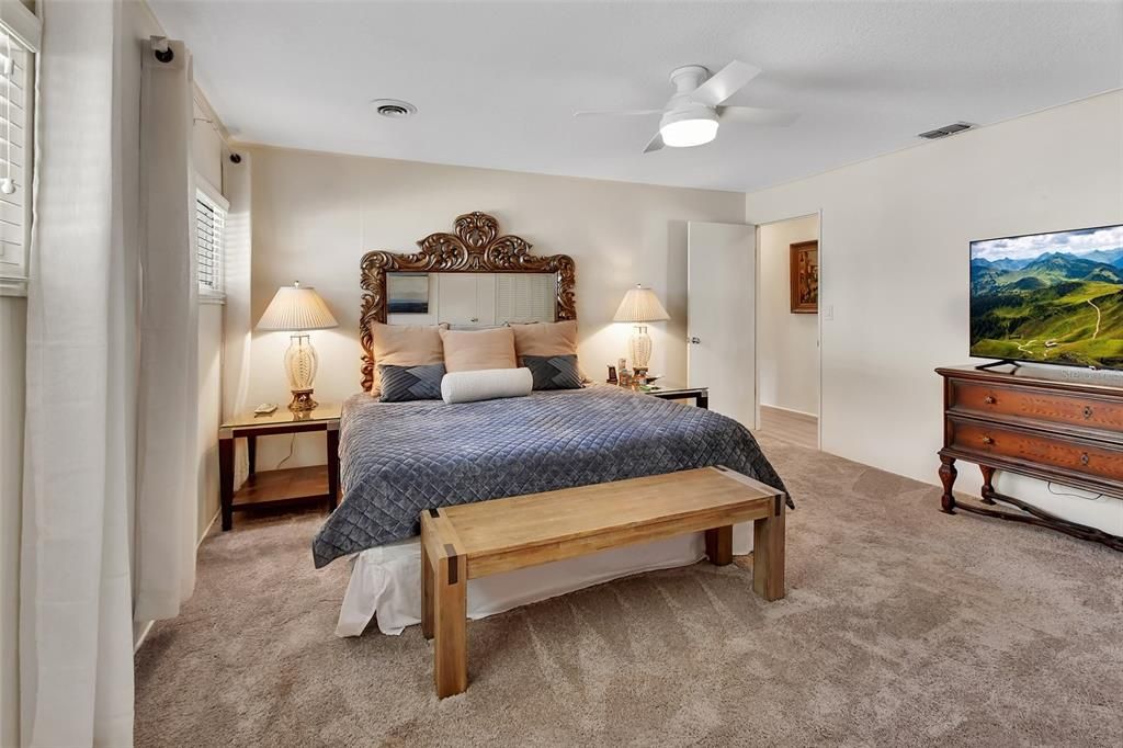 待售: $699,000 (4 贝兹, 2 浴室, 2498 平方英尺)