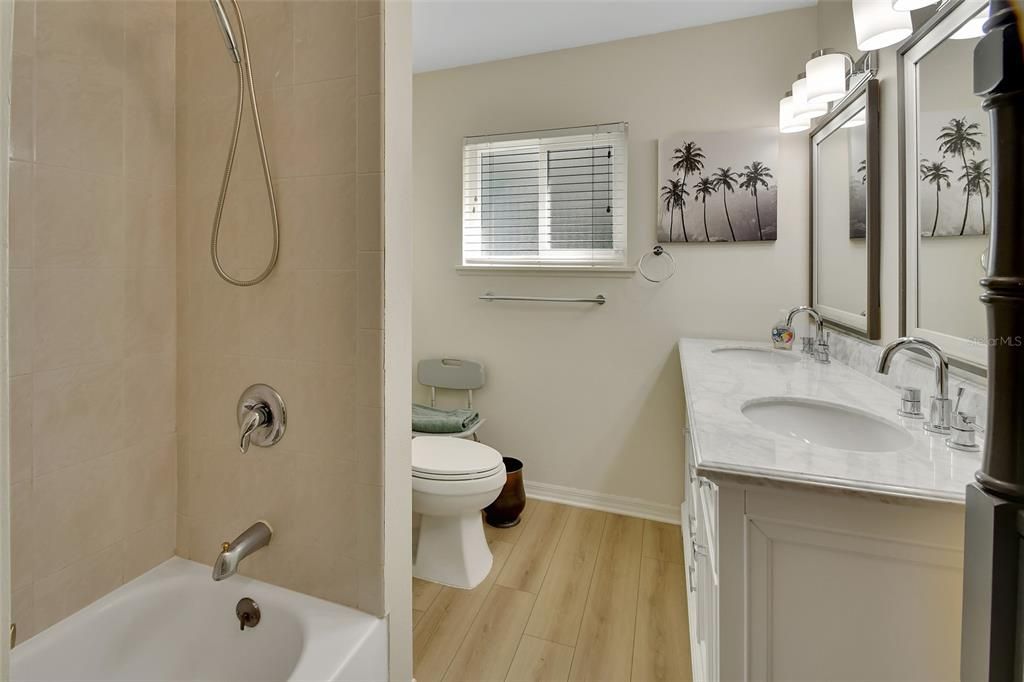 待售: $699,000 (4 贝兹, 2 浴室, 2498 平方英尺)