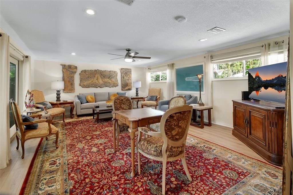 待售: $699,000 (4 贝兹, 2 浴室, 2498 平方英尺)