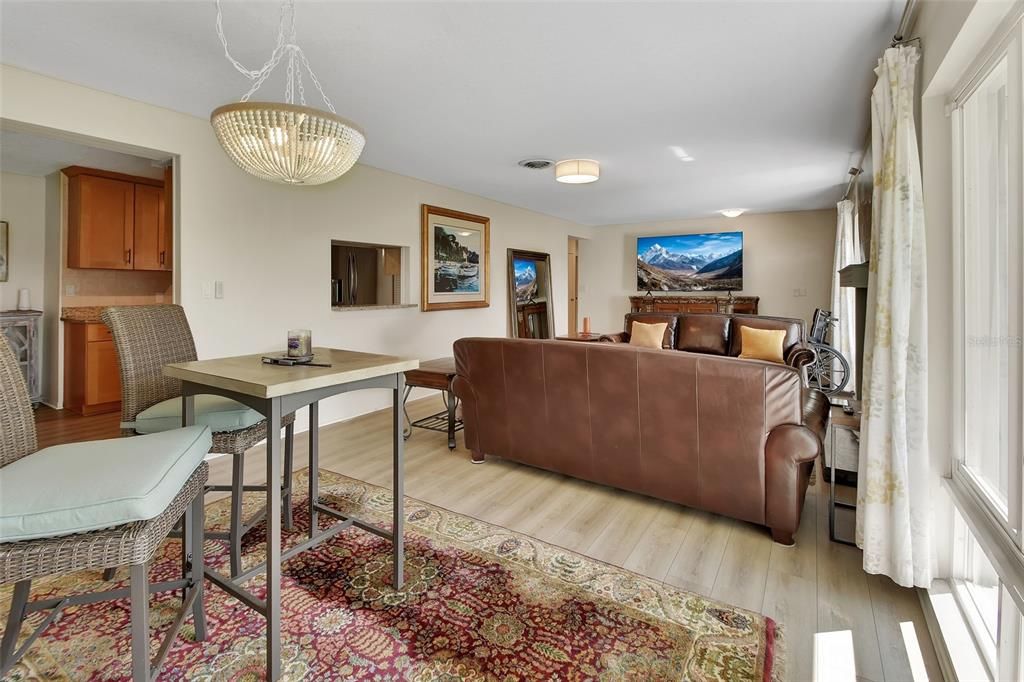 待售: $699,000 (4 贝兹, 2 浴室, 2498 平方英尺)