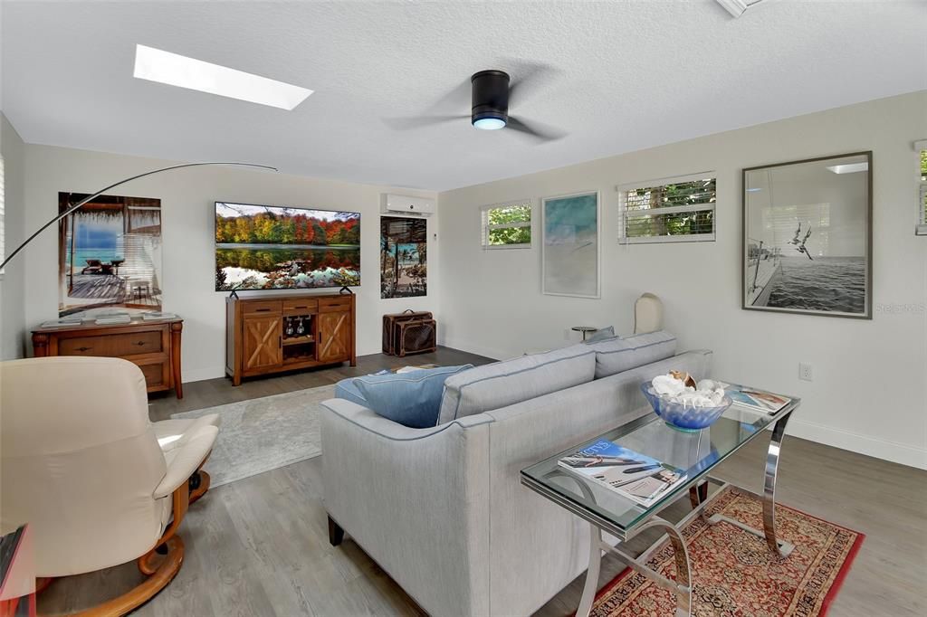 待售: $699,000 (4 贝兹, 2 浴室, 2498 平方英尺)