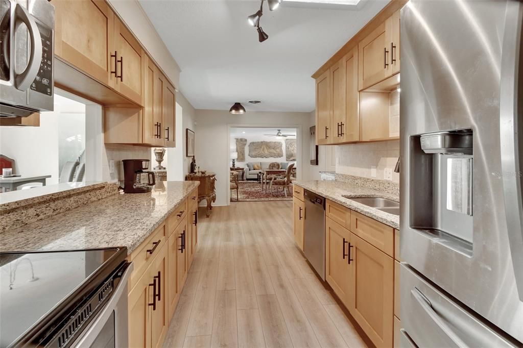 待售: $699,000 (4 贝兹, 2 浴室, 2498 平方英尺)