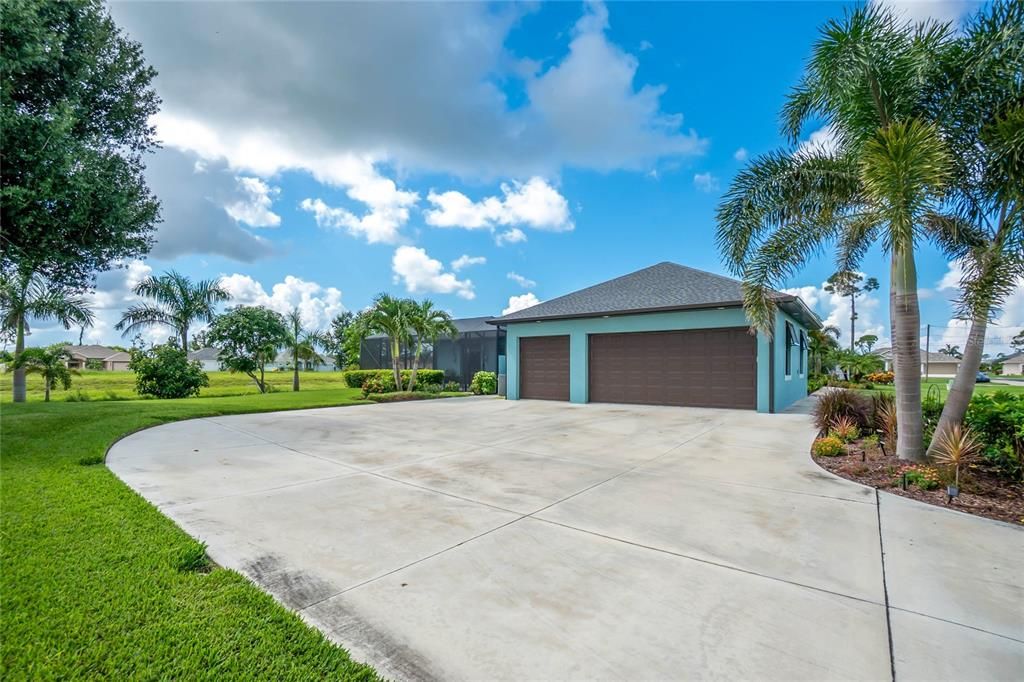 Active With Contract: $875,000 (4 beds, 3 baths, 2664 Square Feet)