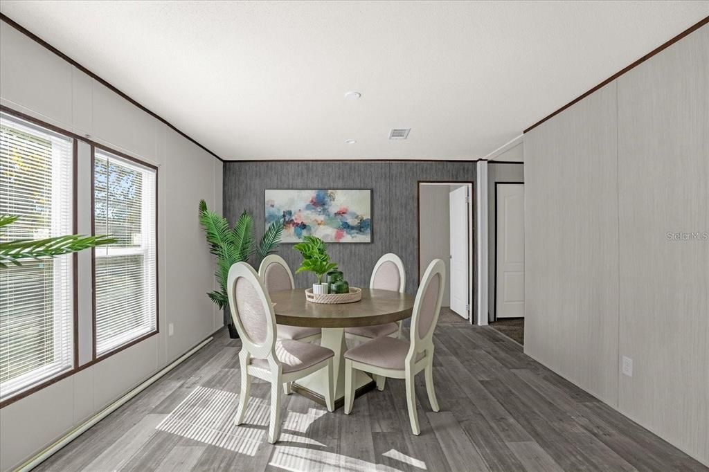 На продажу: $349,990 (4 спален, 2 ванн, 1456 Квадратных фут)