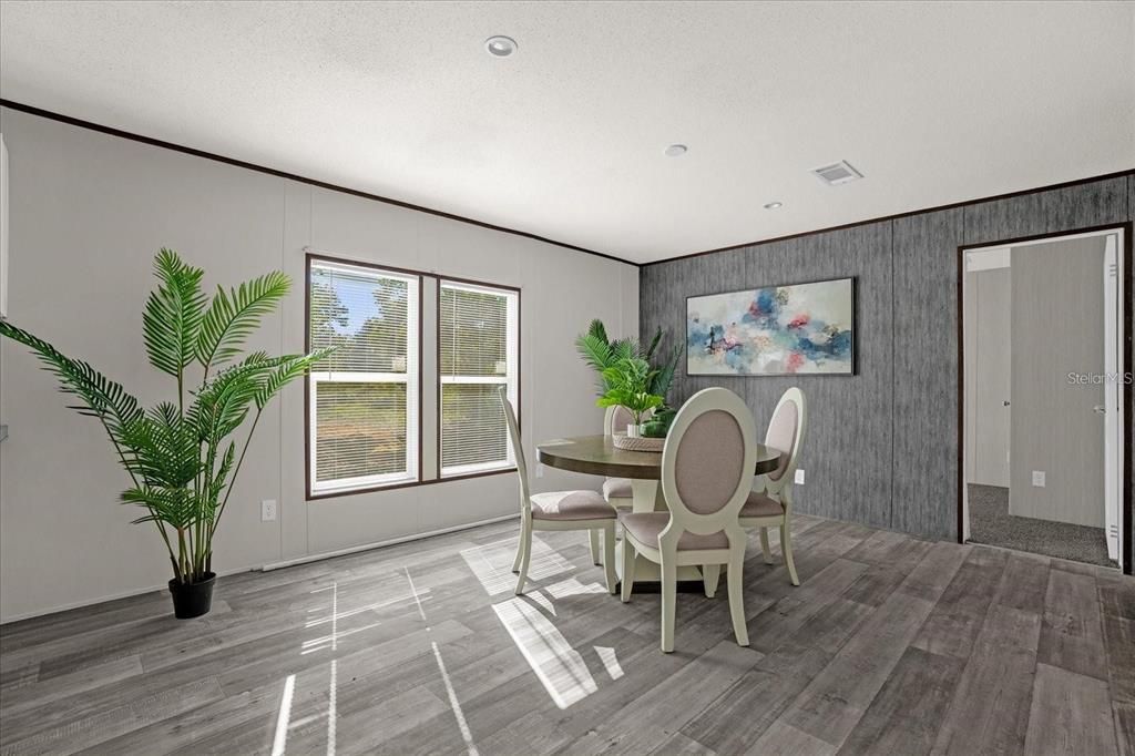 На продажу: $349,990 (4 спален, 2 ванн, 1456 Квадратных фут)