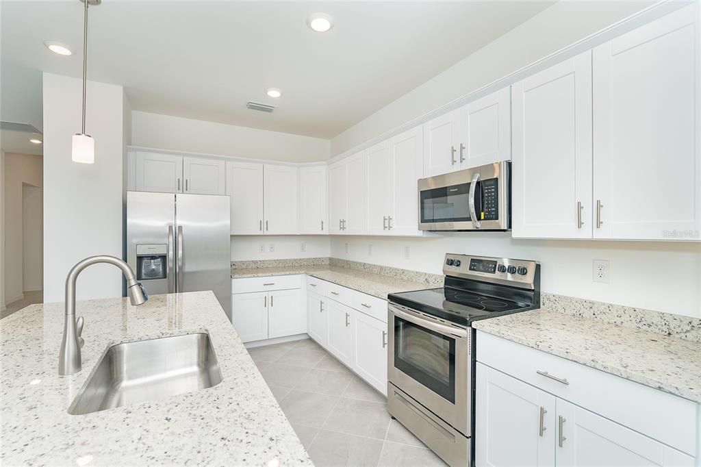 出租: $2,550 (4 贝兹, 3 浴室, 2032 平方英尺)