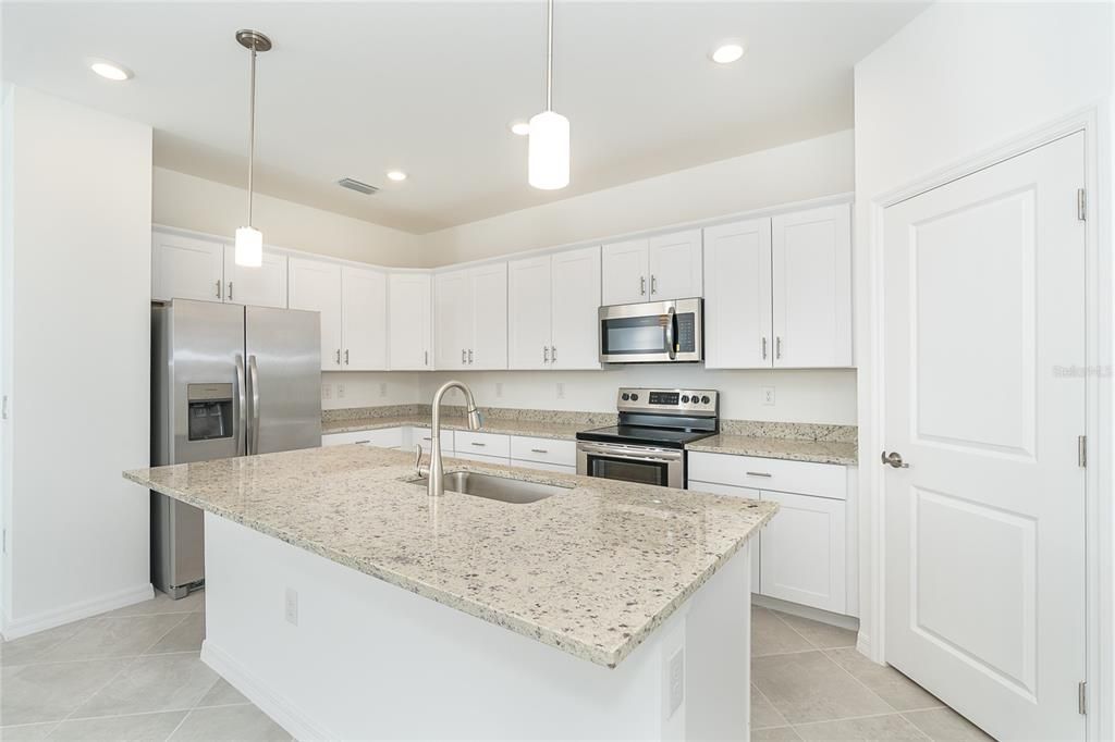 出租: $2,550 (4 贝兹, 3 浴室, 2032 平方英尺)