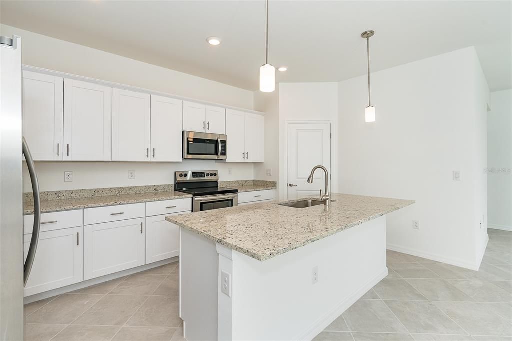 出租: $2,550 (4 贝兹, 3 浴室, 2032 平方英尺)