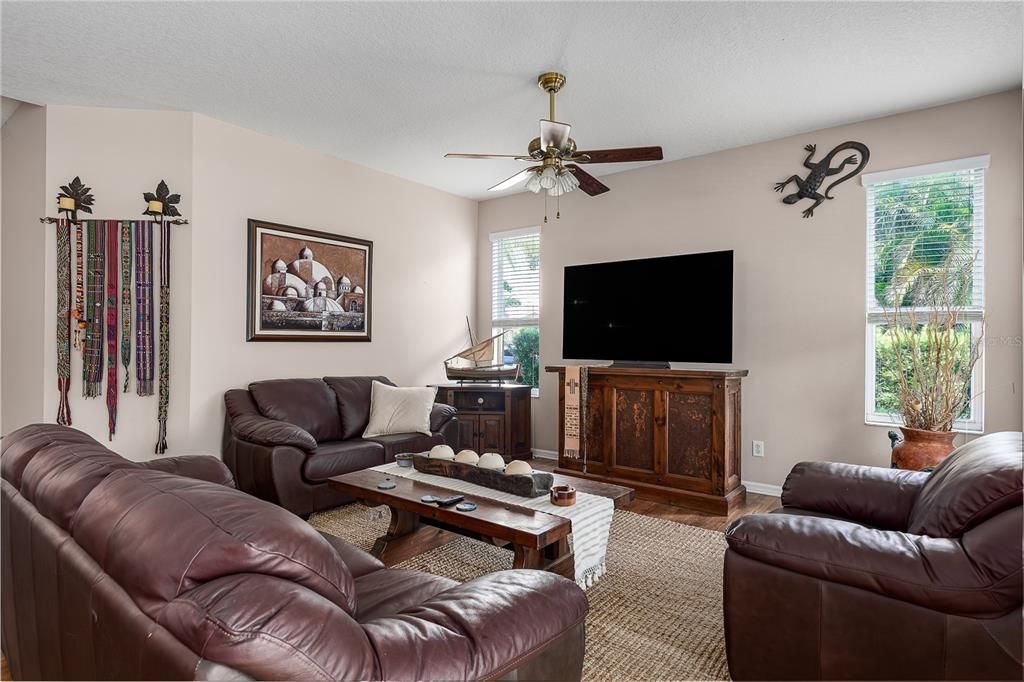 For Sale: $895,000 (3 beds, 2 baths, 1762 Square Feet)