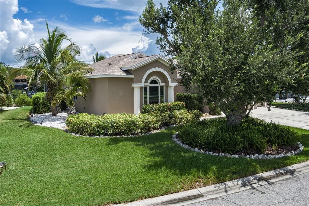 For Sale: $895,000 (3 beds, 2 baths, 1762 Square Feet)