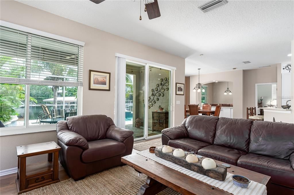 For Sale: $895,000 (3 beds, 2 baths, 1762 Square Feet)