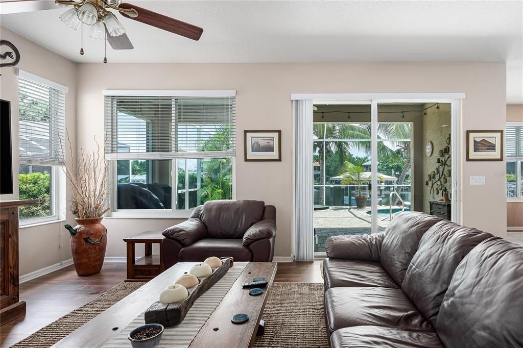 For Sale: $895,000 (3 beds, 2 baths, 1762 Square Feet)