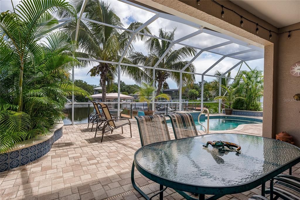 For Sale: $895,000 (3 beds, 2 baths, 1762 Square Feet)