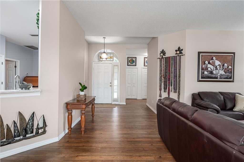 For Sale: $895,000 (3 beds, 2 baths, 1762 Square Feet)