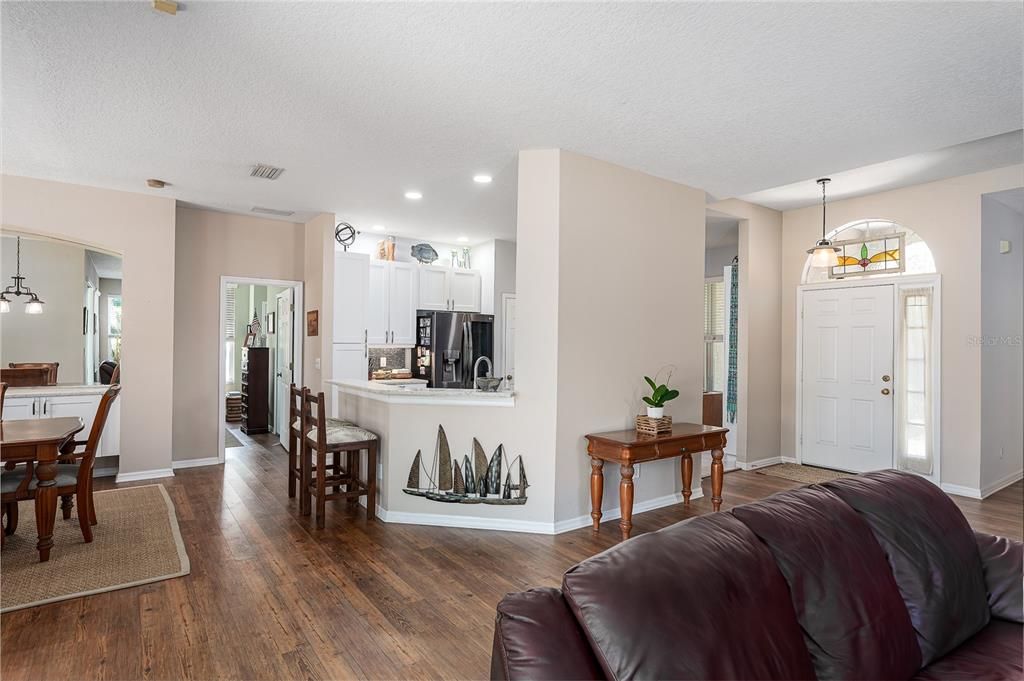 For Sale: $895,000 (3 beds, 2 baths, 1762 Square Feet)