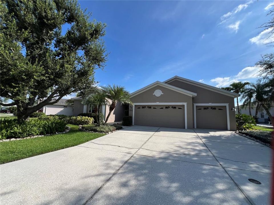 For Sale: $895,000 (3 beds, 2 baths, 1762 Square Feet)