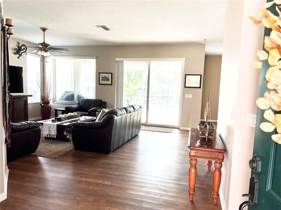 For Sale: $895,000 (3 beds, 2 baths, 1762 Square Feet)