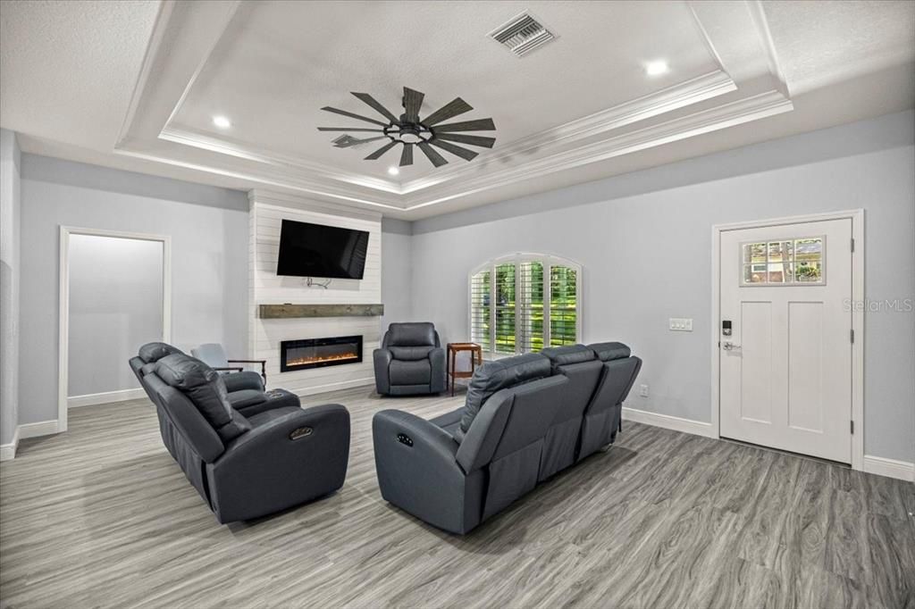 For Sale: $550,000 (3 beds, 2 baths, 2015 Square Feet)