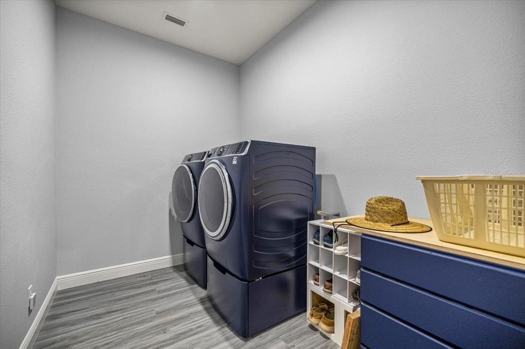 For Sale: $550,000 (3 beds, 2 baths, 2015 Square Feet)