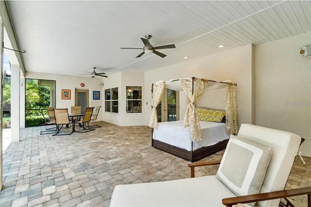 Active With Contract: $774,500 (3 beds, 2 baths, 2522 Square Feet)