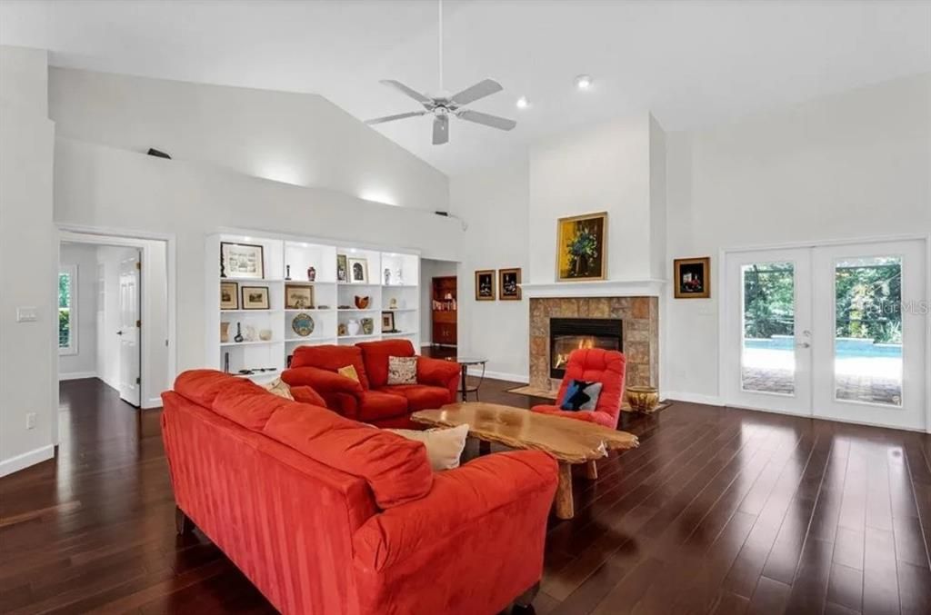 Active With Contract: $774,500 (3 beds, 2 baths, 2522 Square Feet)