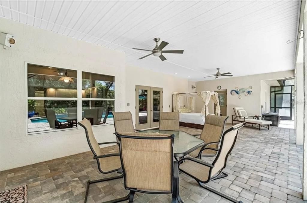 Active With Contract: $774,500 (3 beds, 2 baths, 2522 Square Feet)