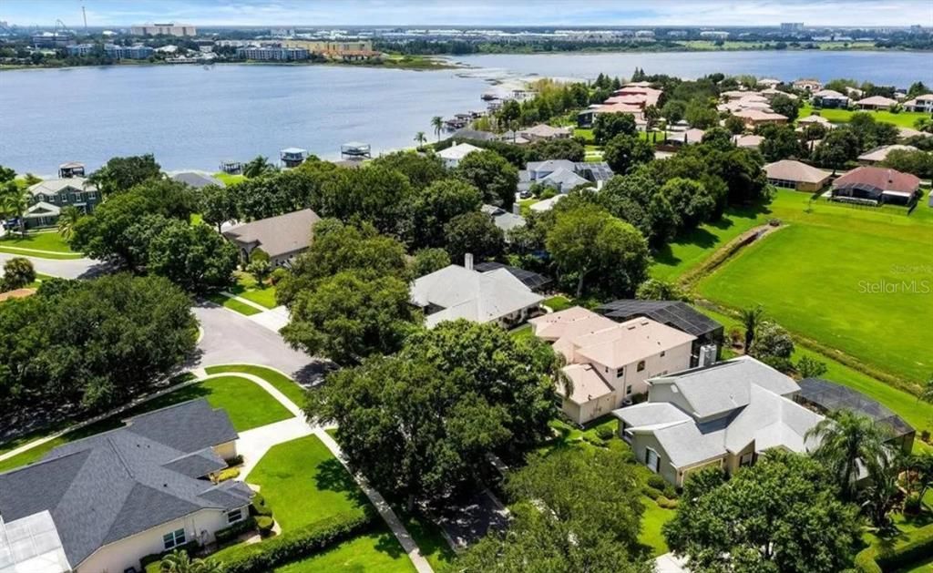 Active With Contract: $774,500 (3 beds, 2 baths, 2522 Square Feet)