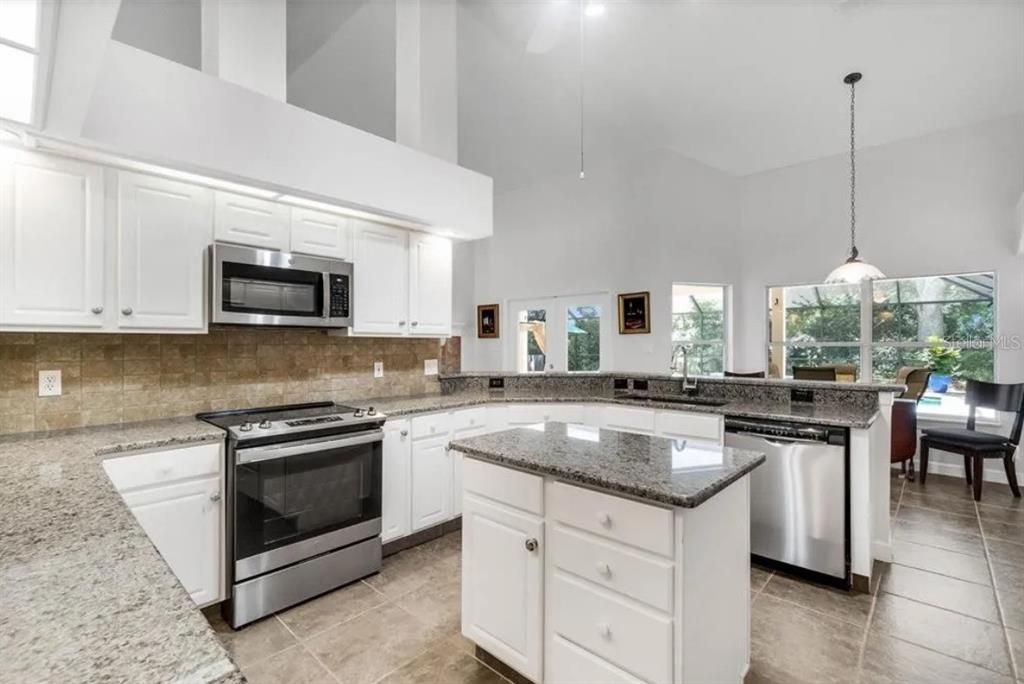 Active With Contract: $774,500 (3 beds, 2 baths, 2522 Square Feet)