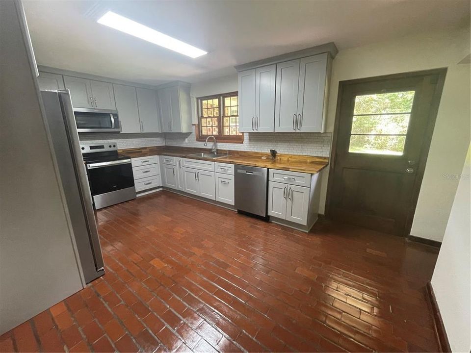 For Rent: $4,500 (4 beds, 3 baths, 3601 Square Feet)