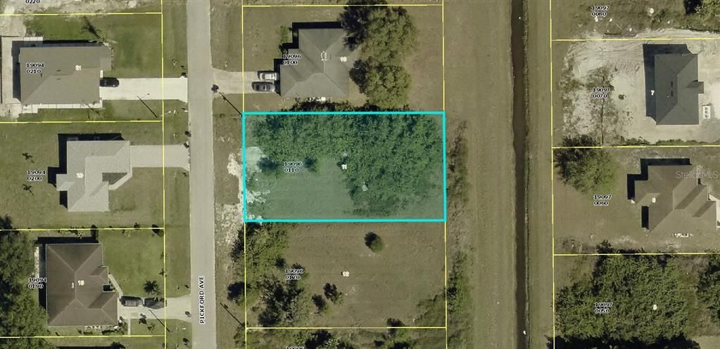 最近售出: $28,000 (0.27 acres)