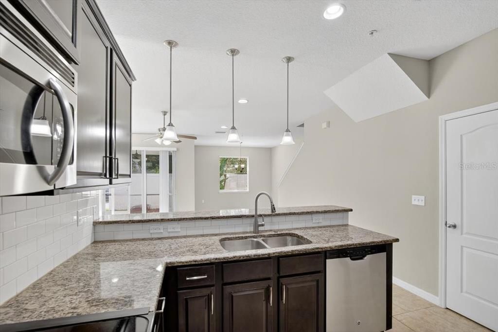 Active With Contract: $335,000 (3 beds, 2 baths, 2044 Square Feet)