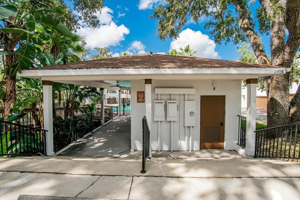 Active With Contract: $335,000 (3 beds, 2 baths, 2044 Square Feet)