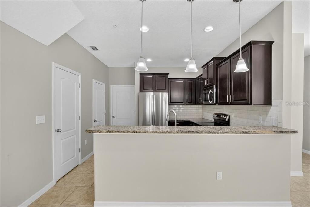 Active With Contract: $335,000 (3 beds, 2 baths, 2044 Square Feet)